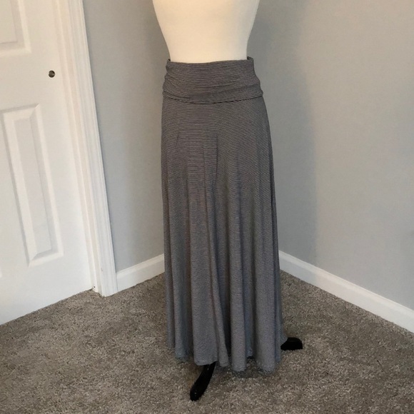 Gap full length skirt - Picture 2 of 5